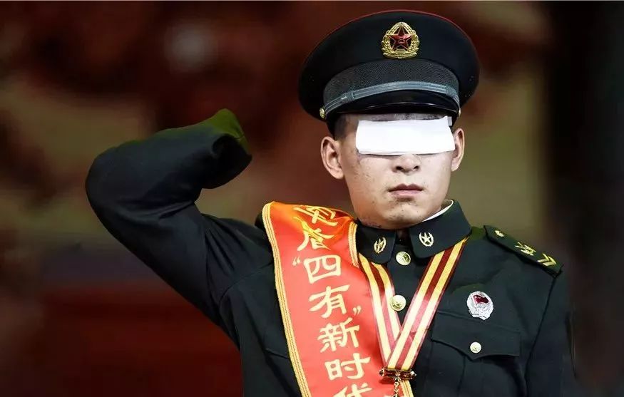 军礼的震撼瞬间,最动容的军礼