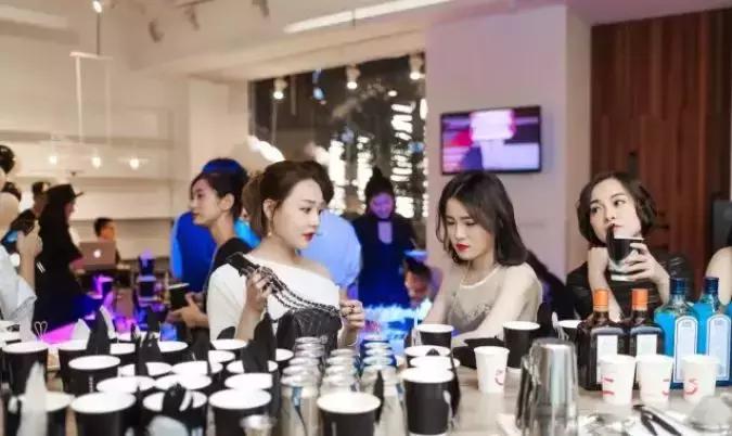 在浙江开厂的安徽美女老板,年轻女老板娘开厂