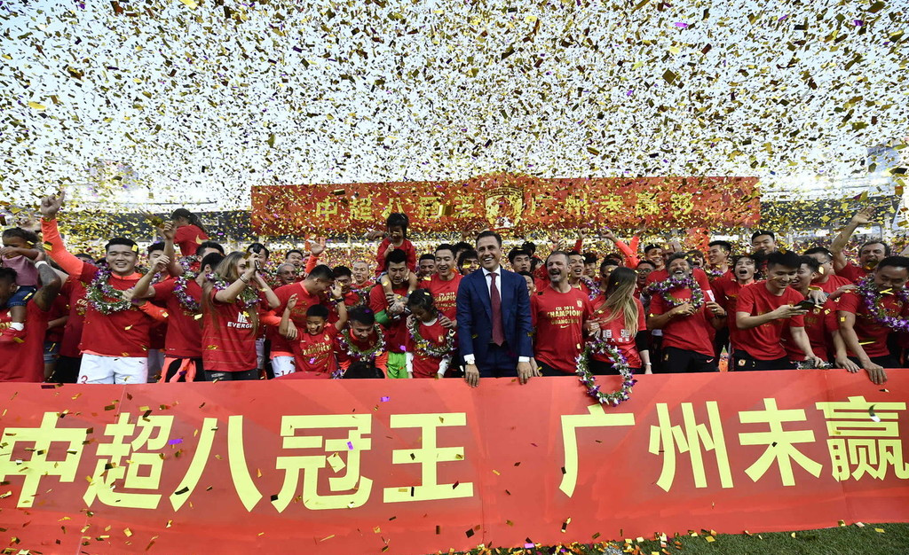 夺冠之夜和球迷打球,夺冠夜晚