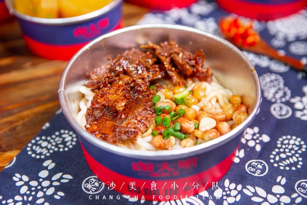 解读卤大娘卤味品牌新模式,卤大姐卤粉加盟