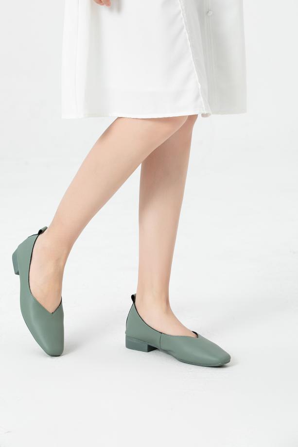 真皮小众百搭豆豆鞋,百搭高端牛皮小白鞋