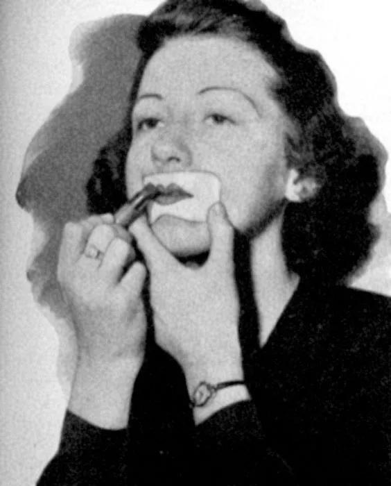 假如只能拥有一件化妆品,如果只能拥有一支口红选什么颜色