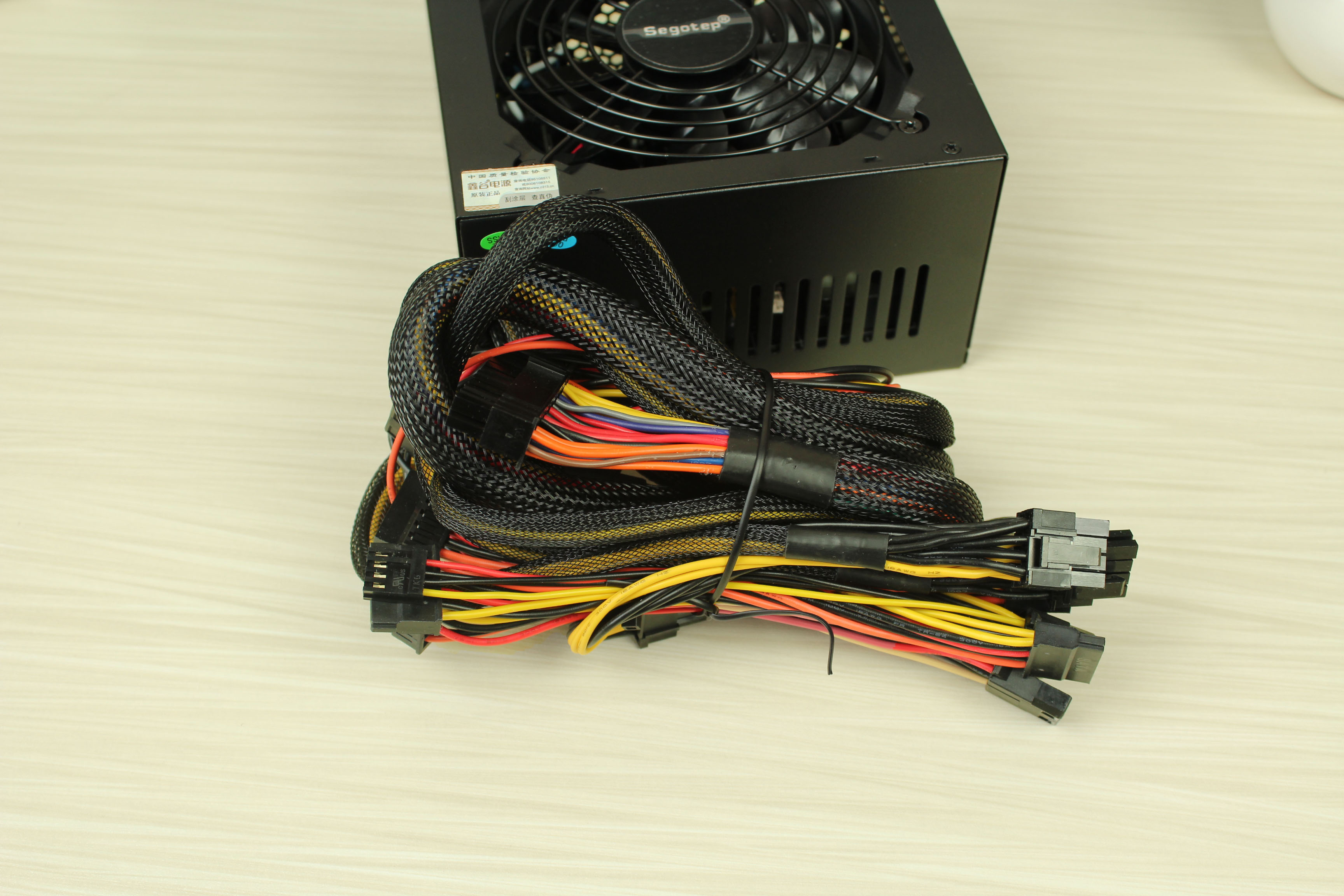 鑫谷gp700g黑金版是低端电源吗,鑫谷750w80plus靠谱吗