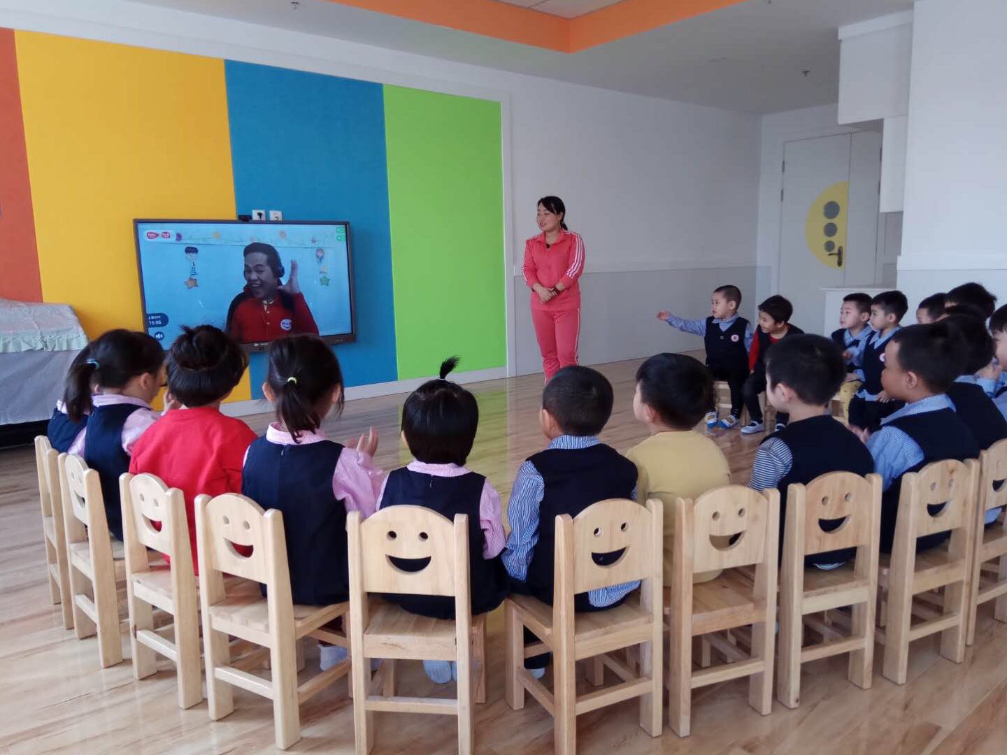 帮幼儿园小朋友擦屁股,幼儿园擦屁股自理课