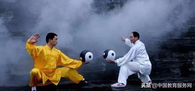 用肩打人用胯走路是什么意思,拳打脚踢是什么意思