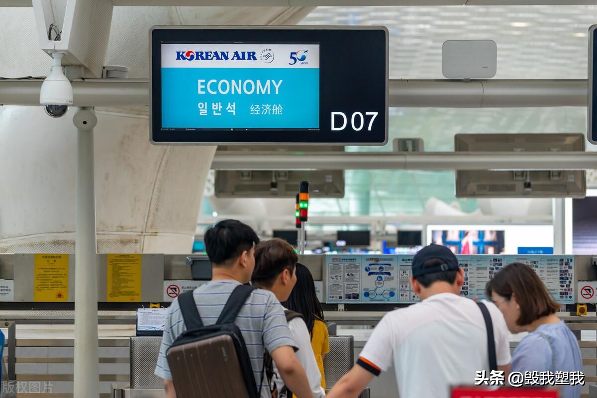 机票与登机牌是一起办理的吗,办理机票和登机牌要分开办理吗