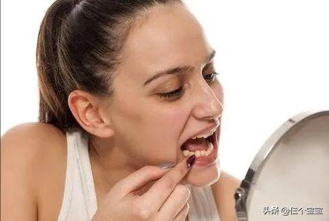 草莓籽藏在牙里发芽了,草莓籽在嘴里发芽