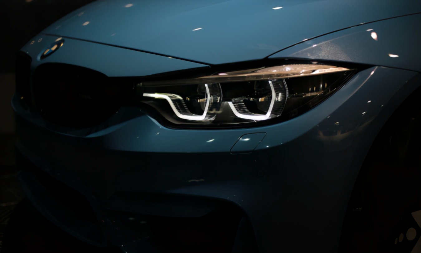 车企不止是车企：宝马做时装，价格很宝马