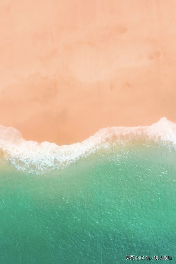 蓝火，是游客追逐和观赏对象；而硫磺矿，更是矿工赖以生存的物品