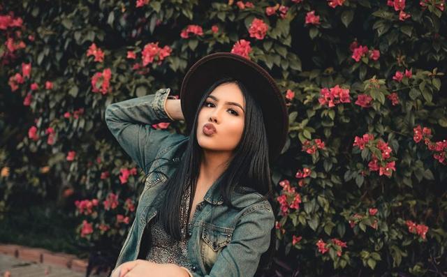 如何安慰人显得自己高情商,遇到一个有心事的人怎样安慰