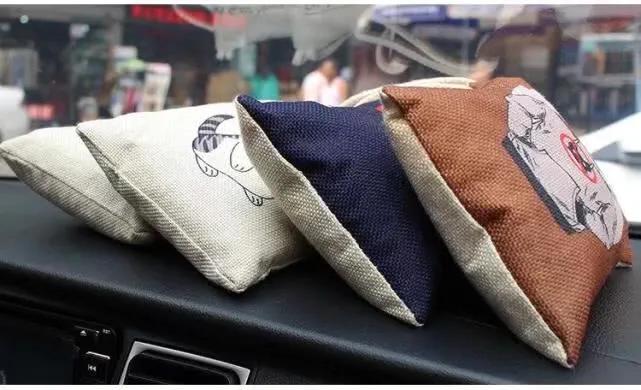 为什么别人车都有一股香味,汽车开门有股香味怎么解决