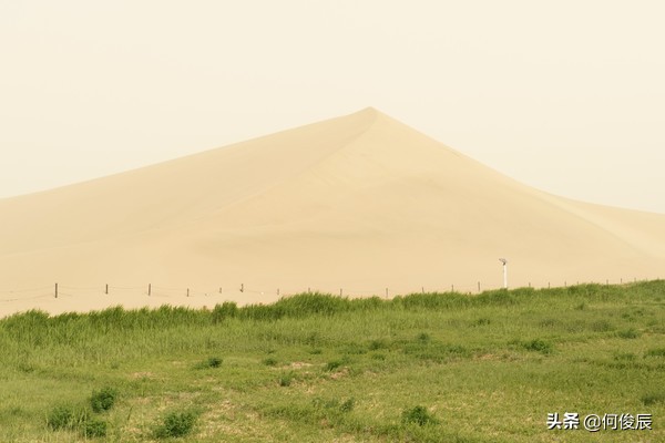 鸣沙山月牙泉堆满了游客,鸣沙山月牙泉景区