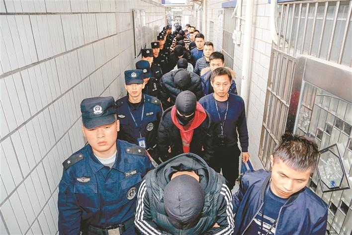 警方成功抓获网络诈骗团伙140人,诈骗团伙涉案1000万元