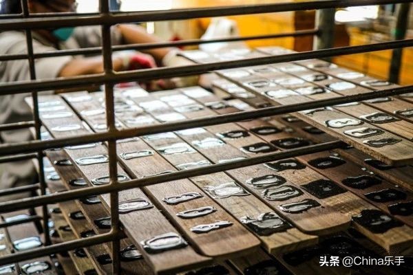 跟随帝声乐器参观世界著名吉他制造商之一Cort印度尼西亚工厂