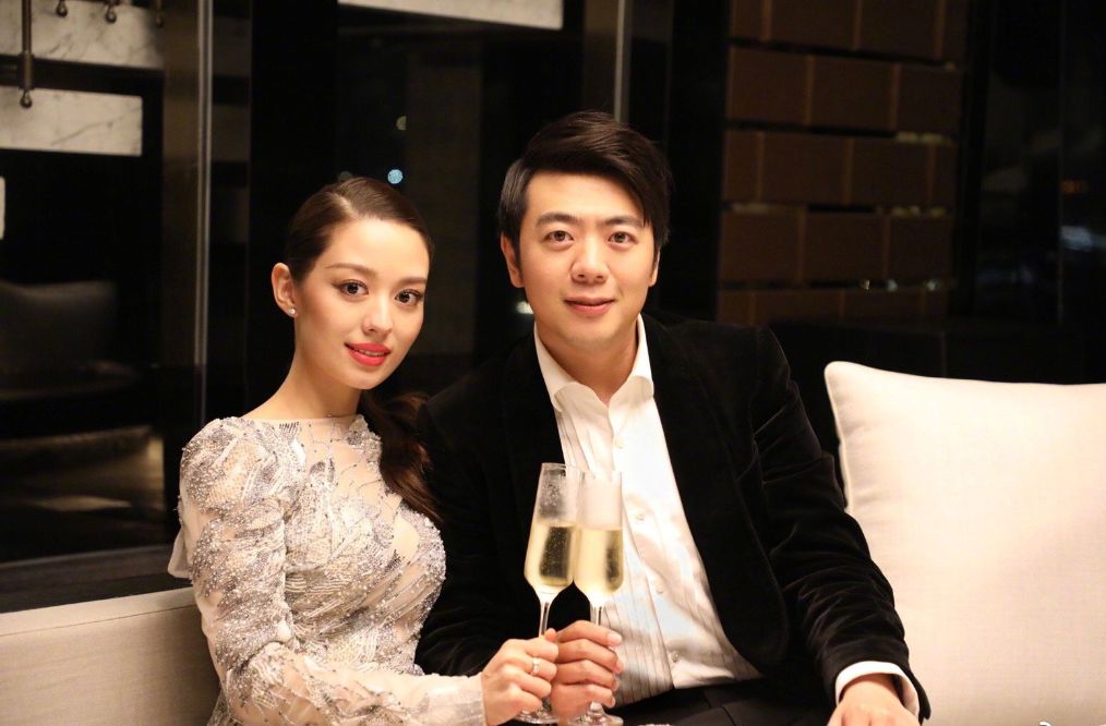 55盛典绝了,王心凌明道时隔16年合体,郎朗吉娜四手联弹燃爆全场