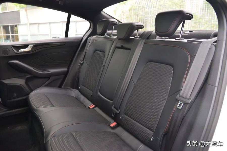 现在的福克斯是几缸,福克斯为什么变得不一样