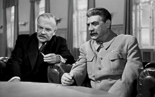 冷战美苏争霸两极格局有什么关系,冷战时期美苏争霸的焦点是哪两个