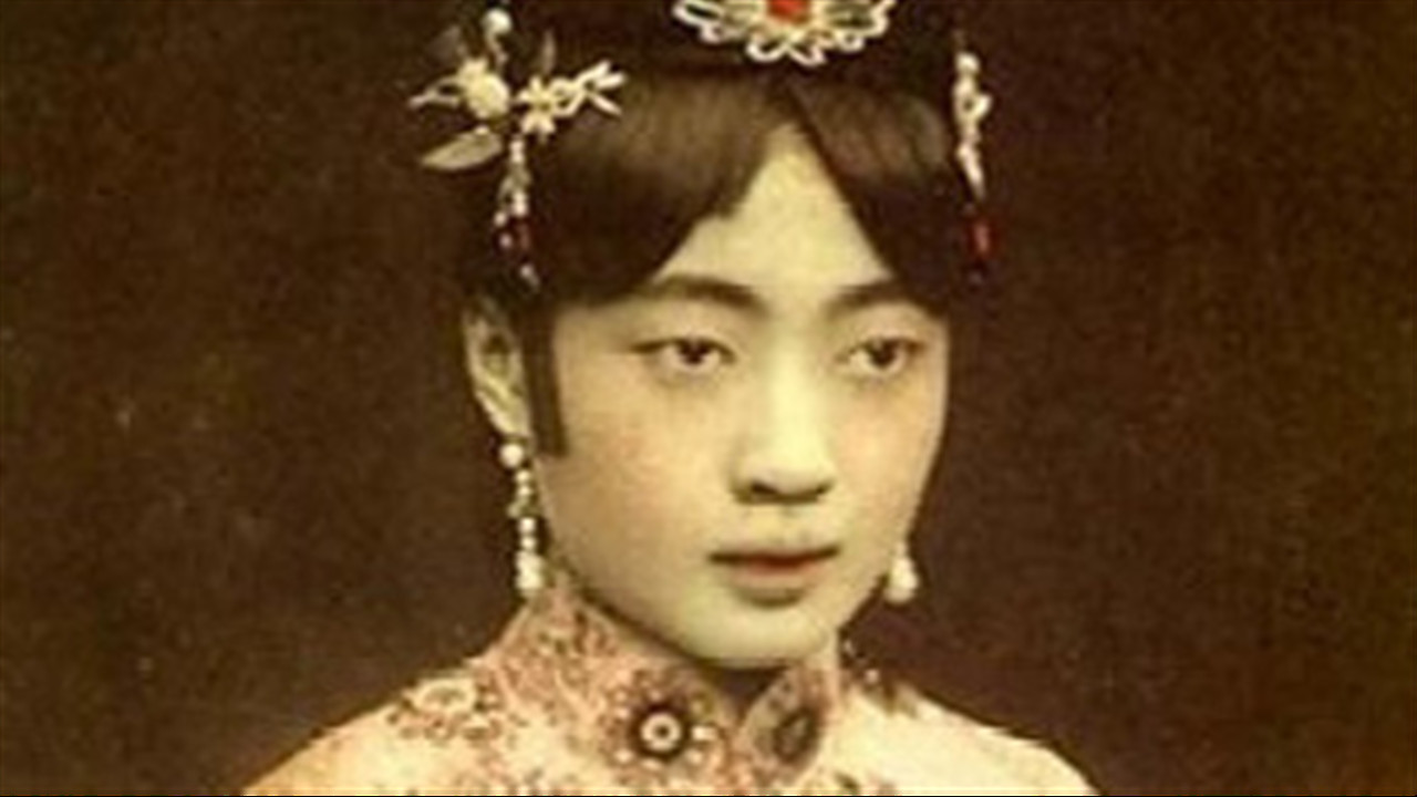 婉容皇后最后下场视频,末代皇后婉容怎么悲惨了