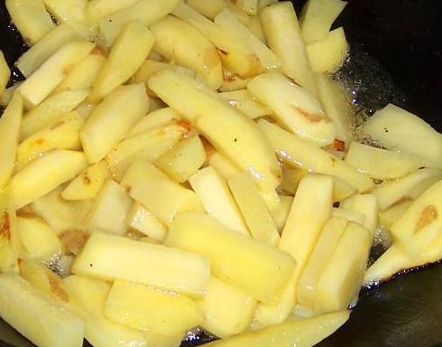 炒菜怎样放盐控制咸淡,炒菜太咸加什么会变淡