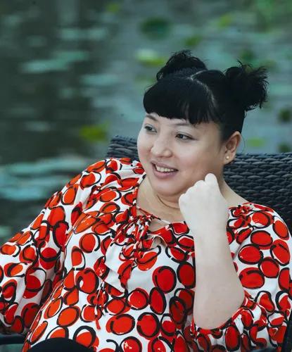 贾玲为什么胖40斤,41岁的贾玲宣布成功减重100斤