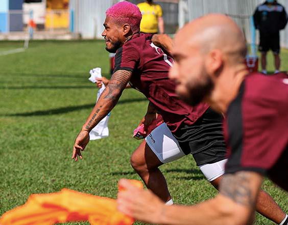 南美世预赛乌拉圭0-3玻利维亚,世预赛南美区巴西vs阿根廷