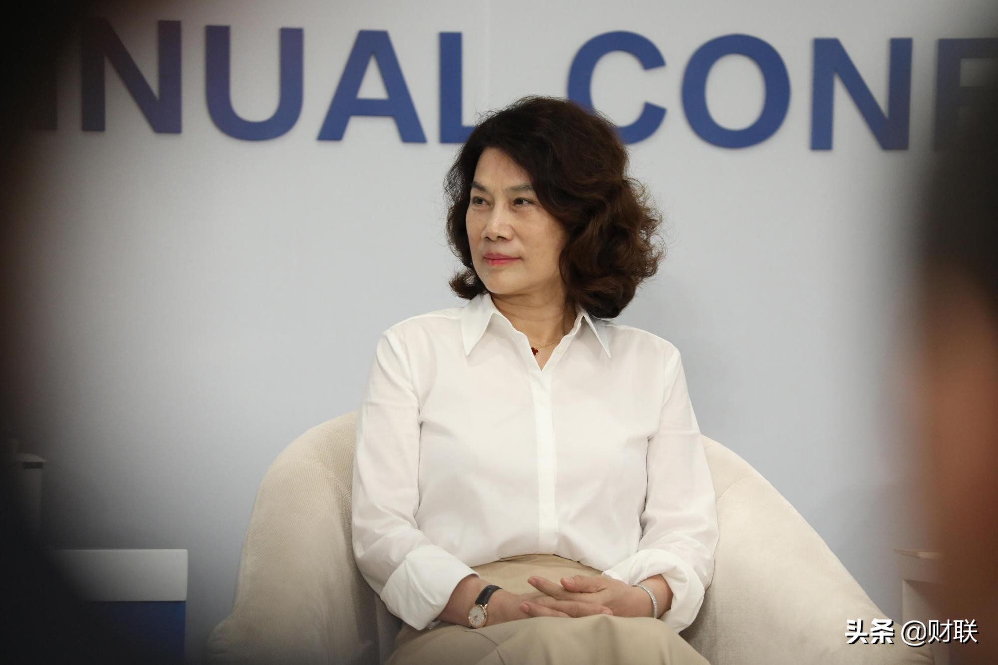 位居“空调老大”多年，如今被另一巨头拿下，董明珠输在了哪？