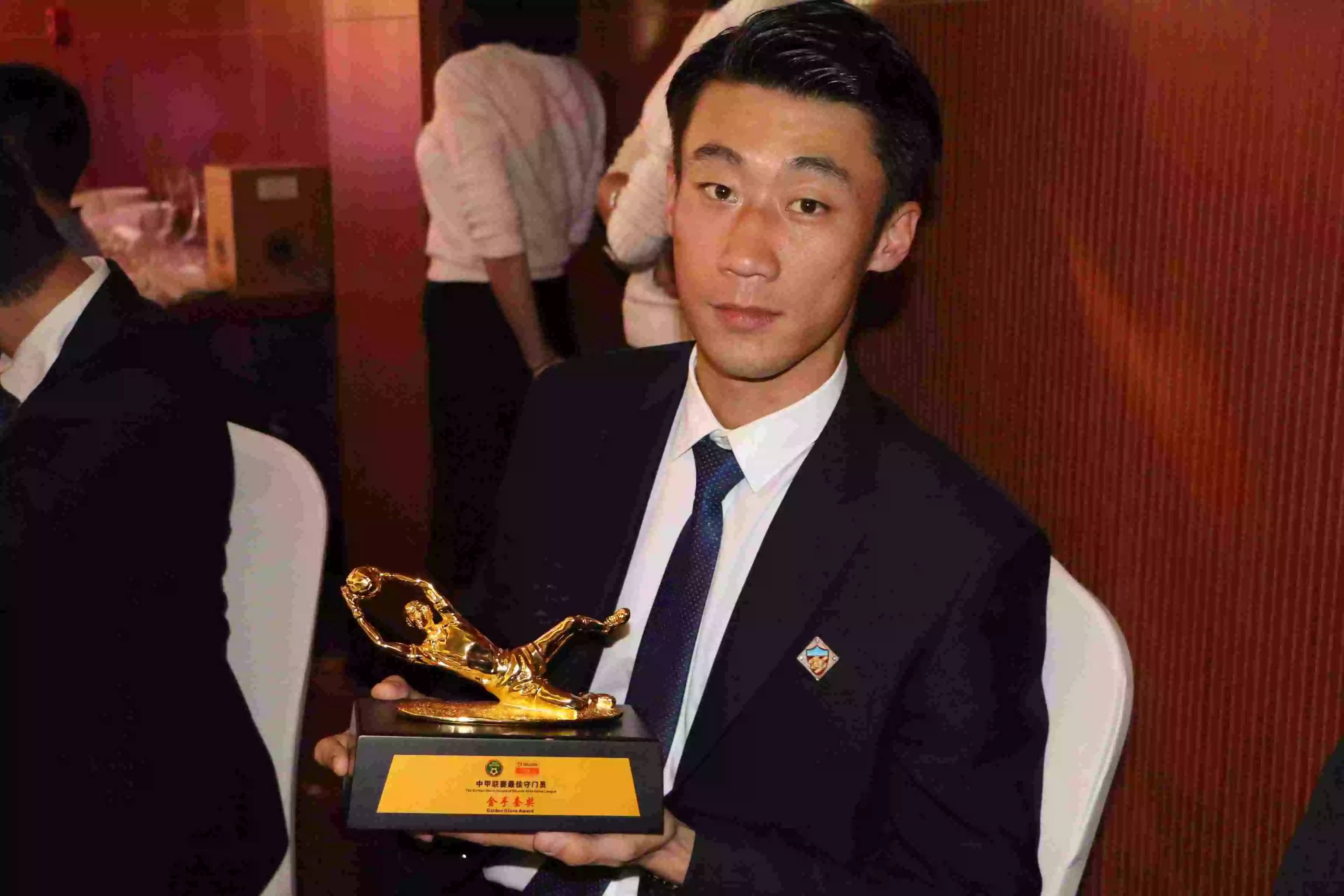 束昱辉天津权健足球俱乐部,束辉权健足球队