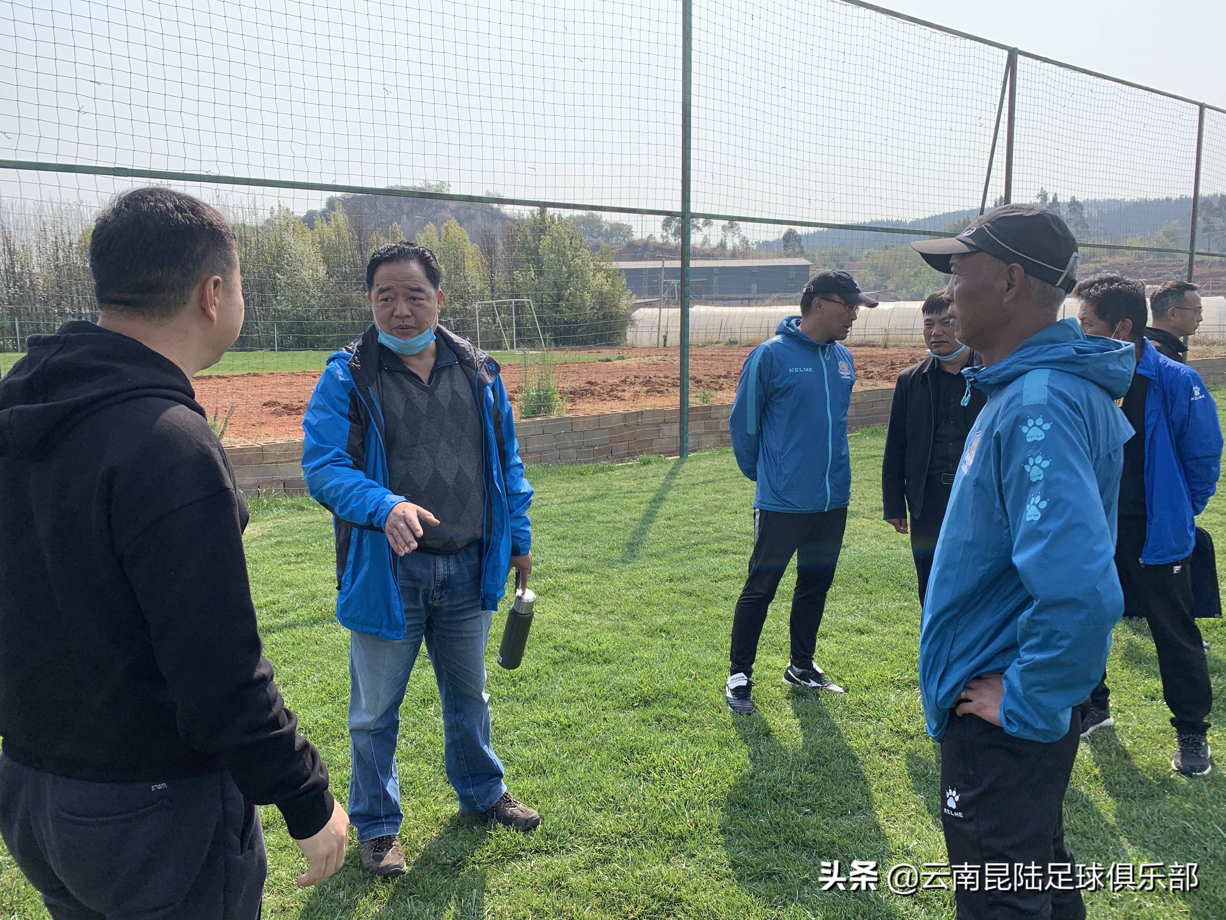 昆明市体育中心足球,昆明领导考察调研