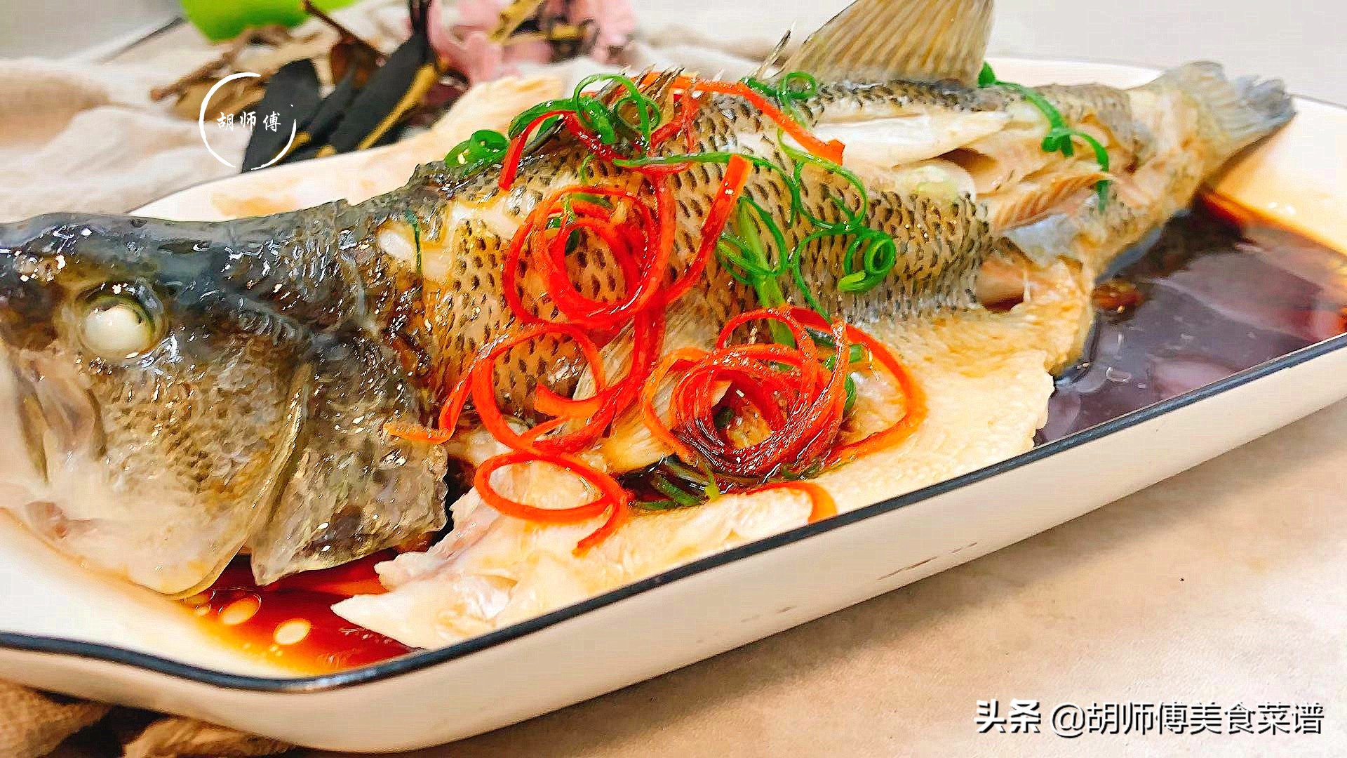 清蒸鱼是放盐还是放生抽,清蒸鱼要放盐还是生抽