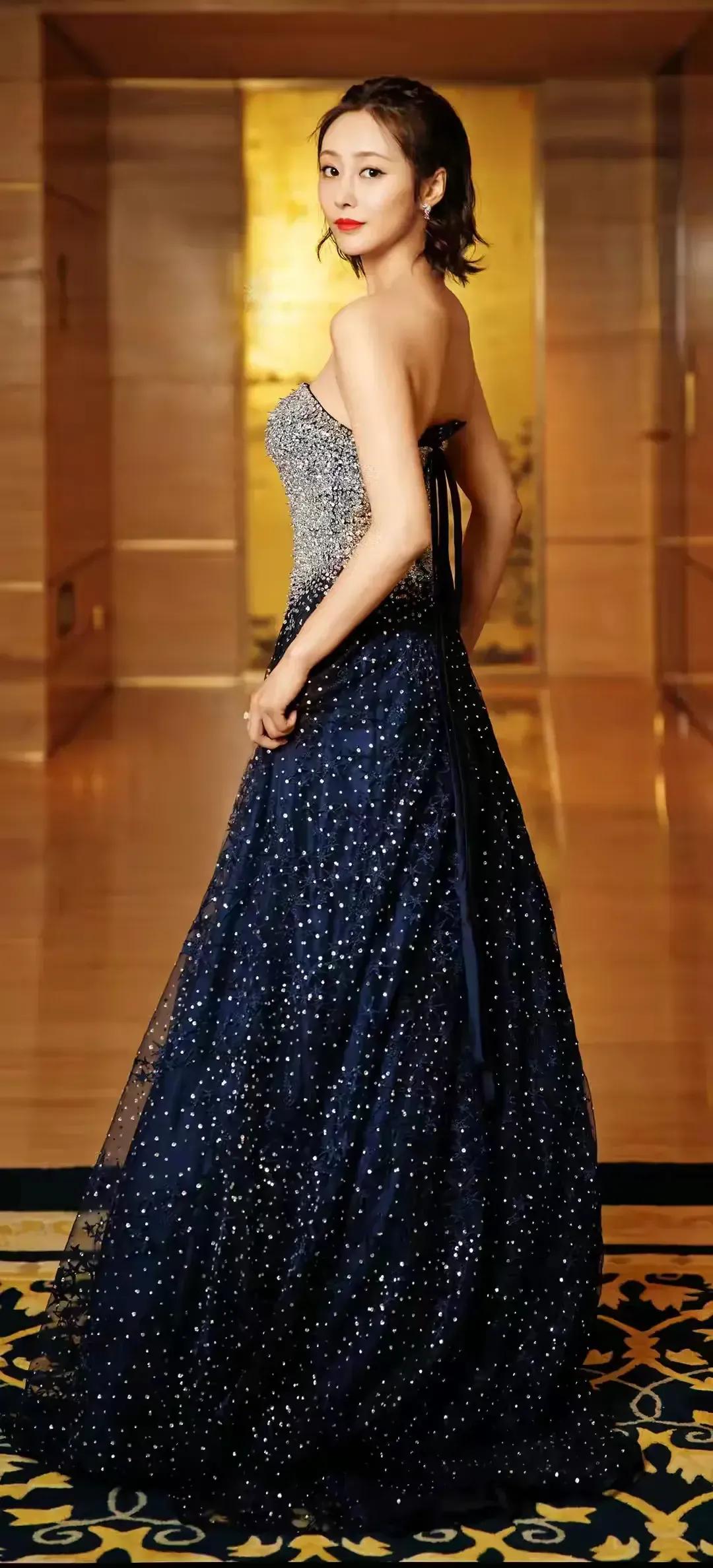 明星穿搭图片素材,明星新款服装图片大全