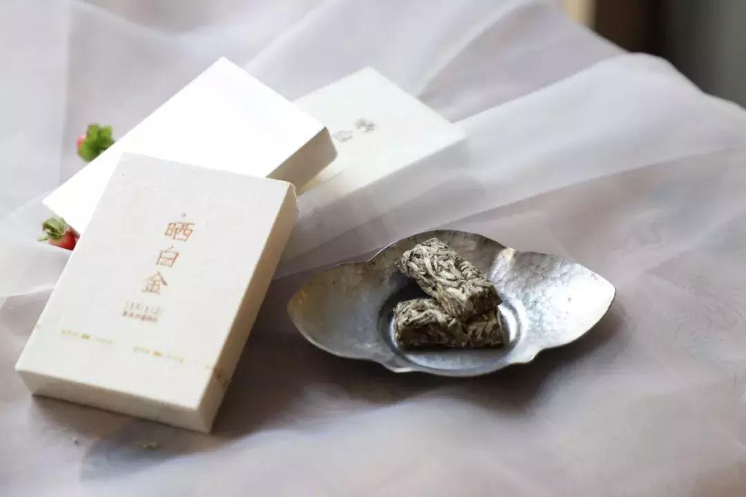 怎样辨别正宗福鼎白茶,怎么鉴别福鼎白茶好坏视频