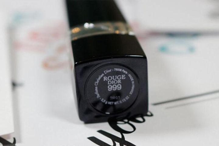 为啥我买的迪奥口红999特别干,为什么大家都喜欢买迪奥999口红