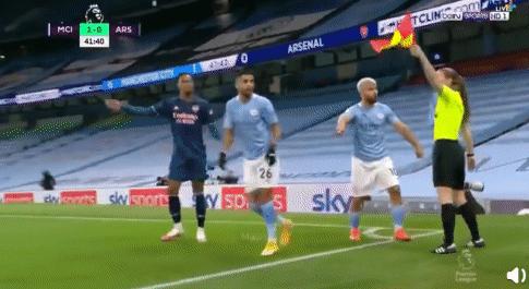 c罗摸头发被红牌,c罗被女裁判罚下场