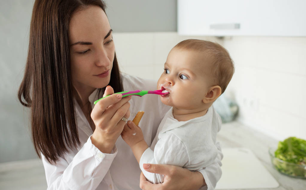 产后母乳越来越少怎么回事,孕妈奶水出不来有什么办法