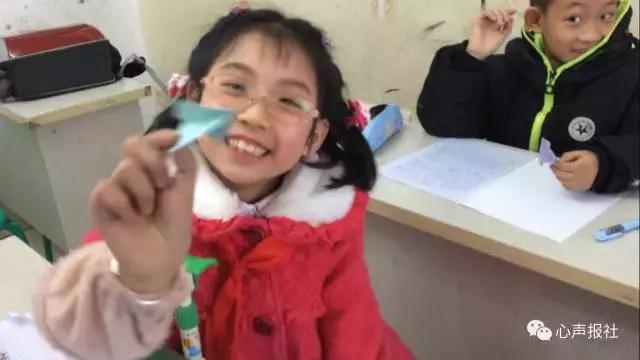 三年级想象作文老鼠乘纸飞机,纸飞机的作文三年级