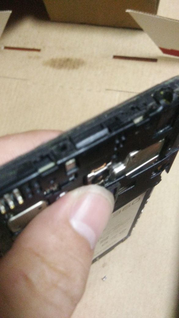 手机换电池维修小技巧视频,手把手教换手机电池