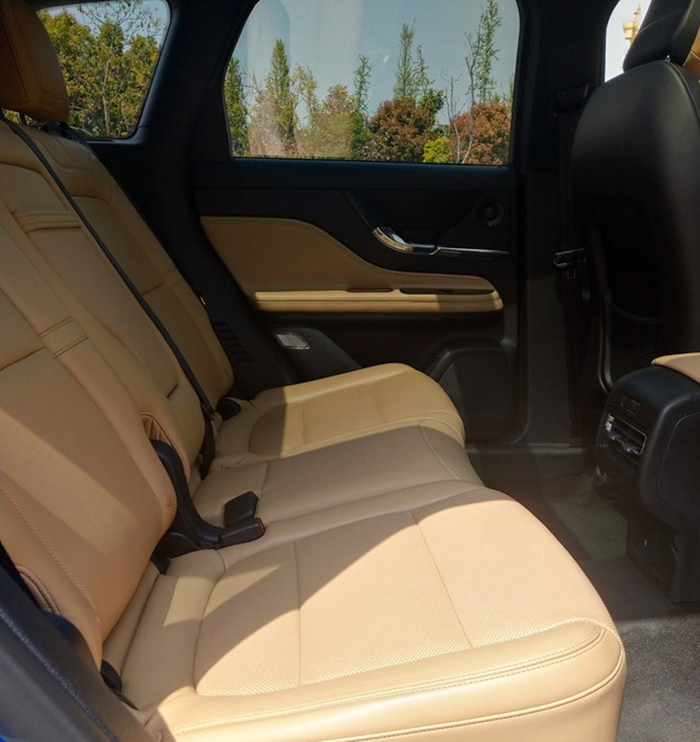 这款suv空间宽敞动力足你喜欢吗,这款豪华suv操控不输宝马