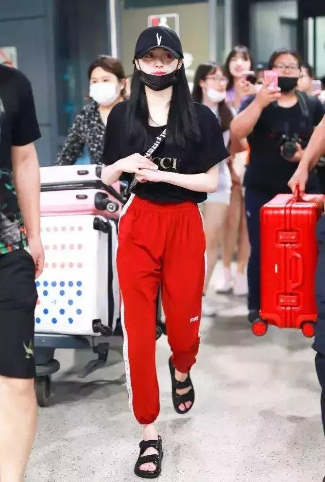 宽胖脚凉鞋好看,四十岁女人大宽脚适合啥凉鞋