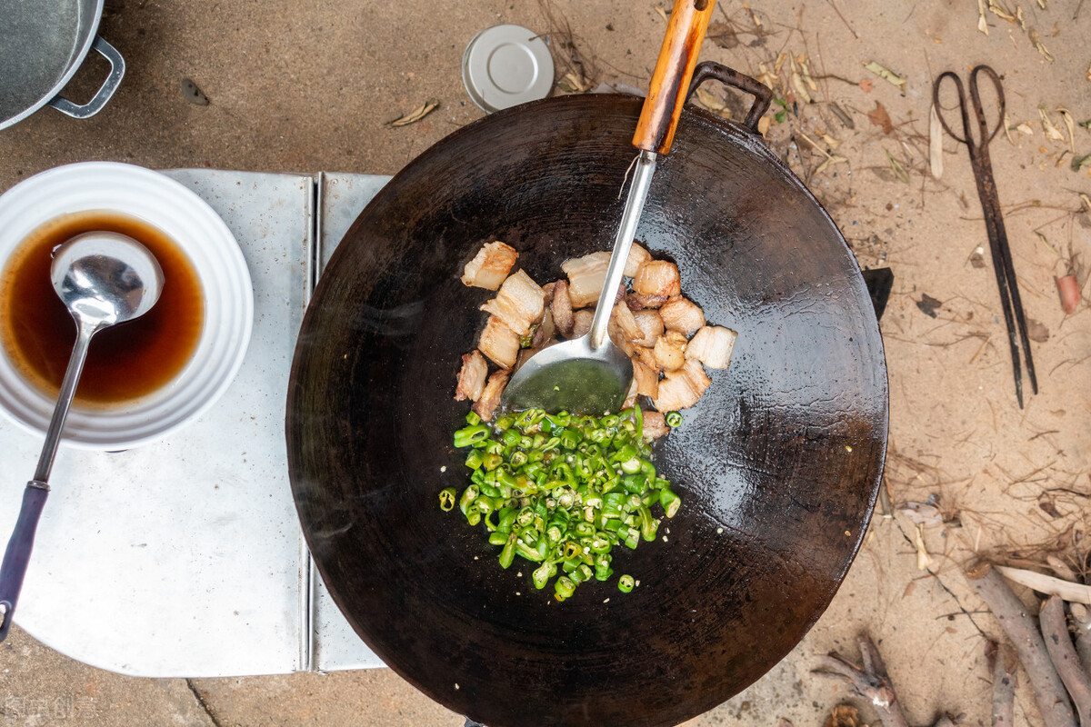 怎么少油做饭比较好吃,少油怎么做饭不粘锅