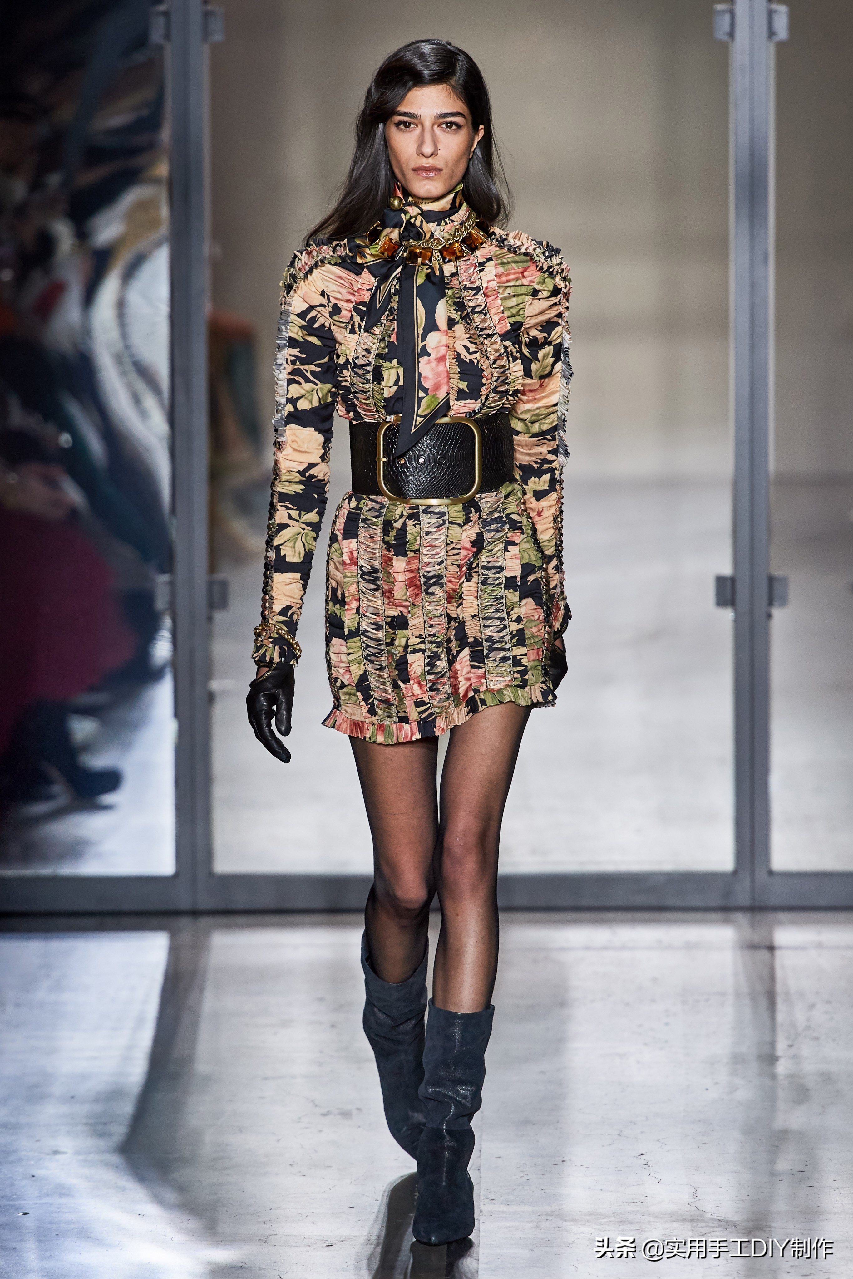 zimmermann连衣裙2019,zimmermann连衣裙2022春夏成衣系列