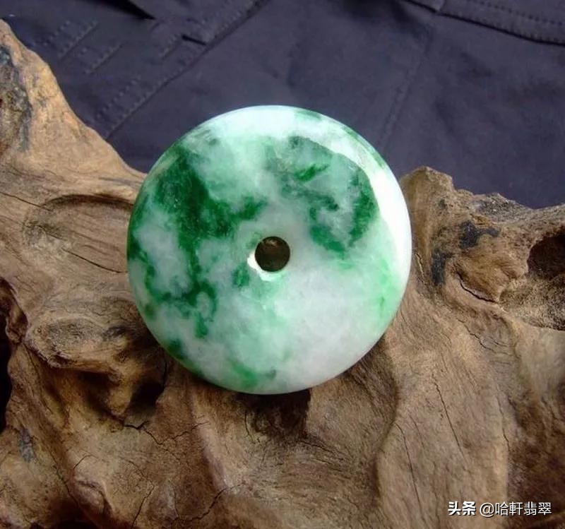 河南南阳卖的缅甸翡翠是真的吗,翡翠和南阳玉价格