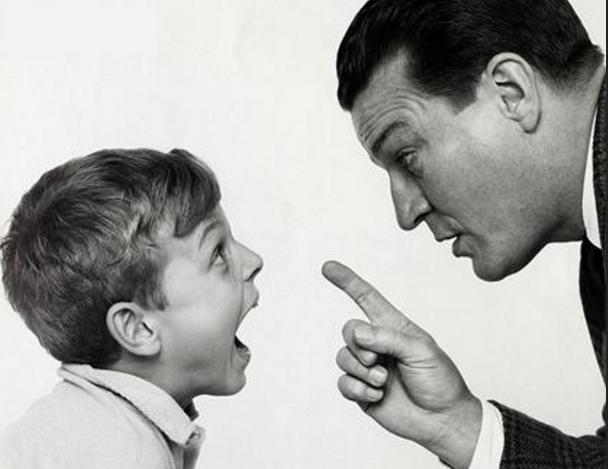 两岁小孩子特别犟应该怎么教育,孩子很犟父母怎么教育