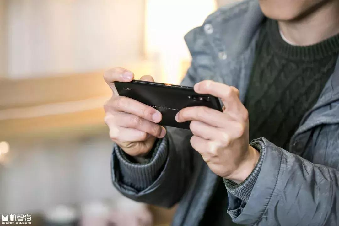 iqoo手机和小米9实际体验,vivoiqoo9和小米12哪个好