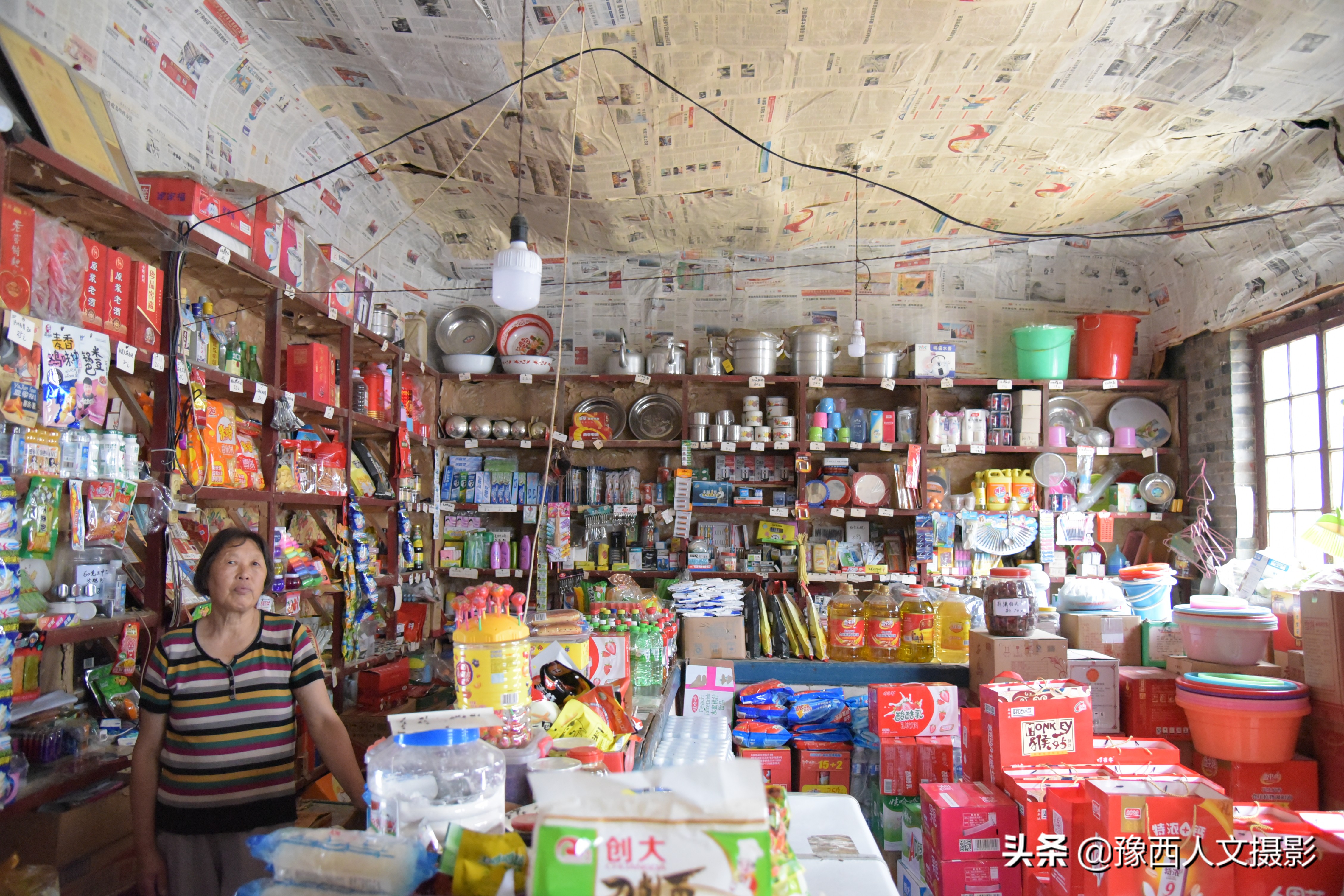 河南大叔供销社里卖货55年，一担两筐走遍全乡，商店模样70年没改