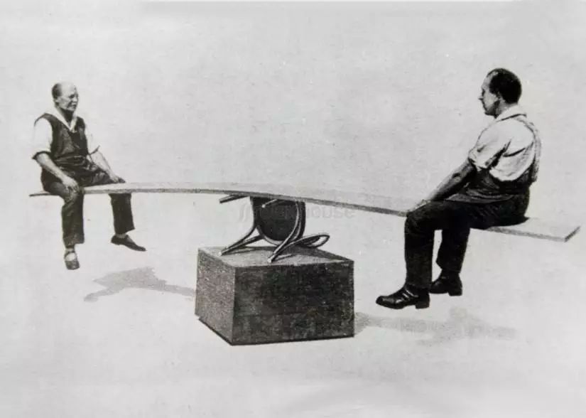 探访TON工厂看经典椅子背后的故事|疯狂24h我们去捷克干了啥？