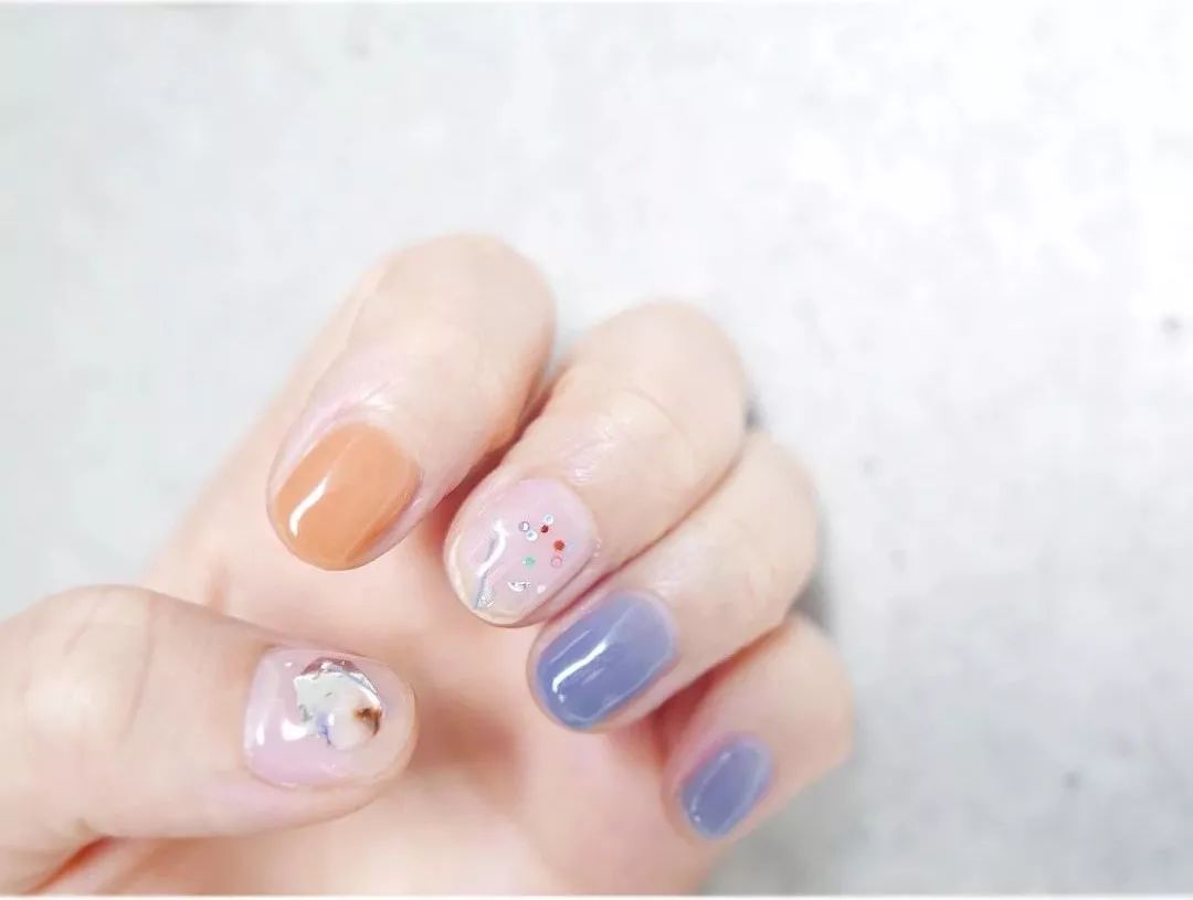 粉嫩渐变果冻唇,无美颜无滤镜的果冻甲