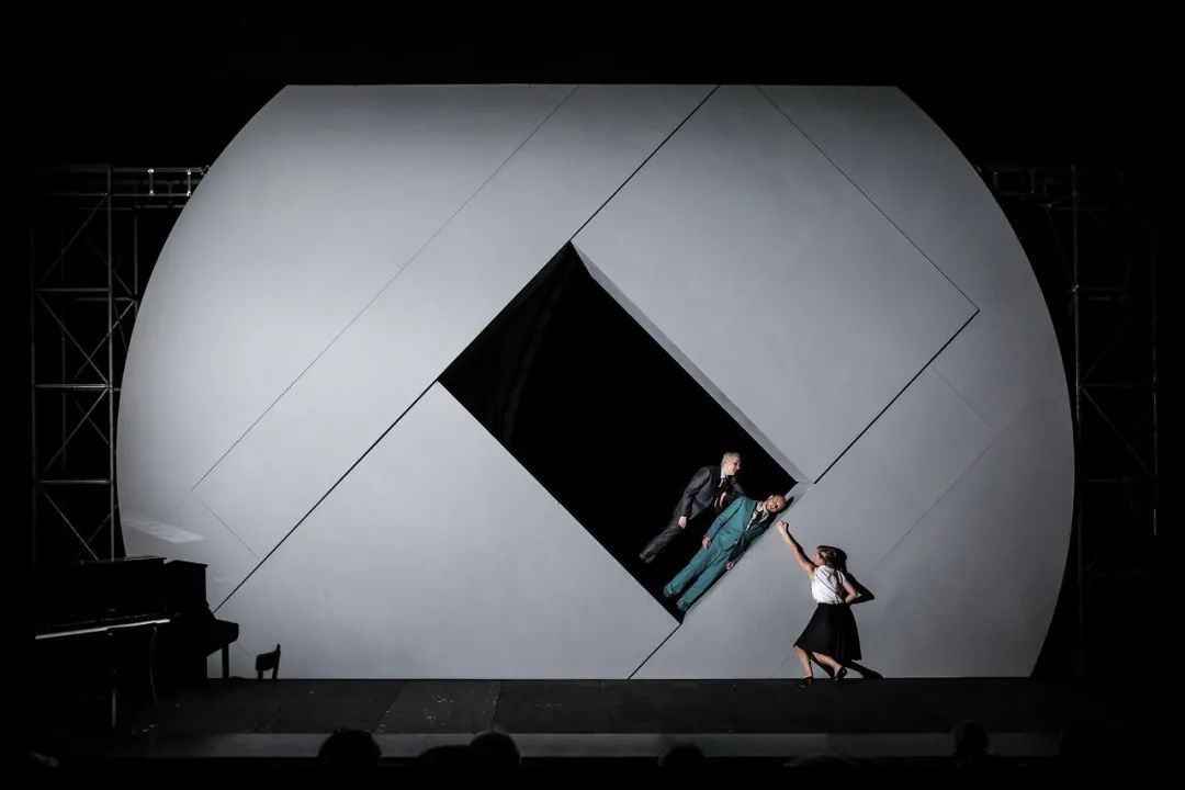 SebastianHannak/震撼心灵的舞台空间美学