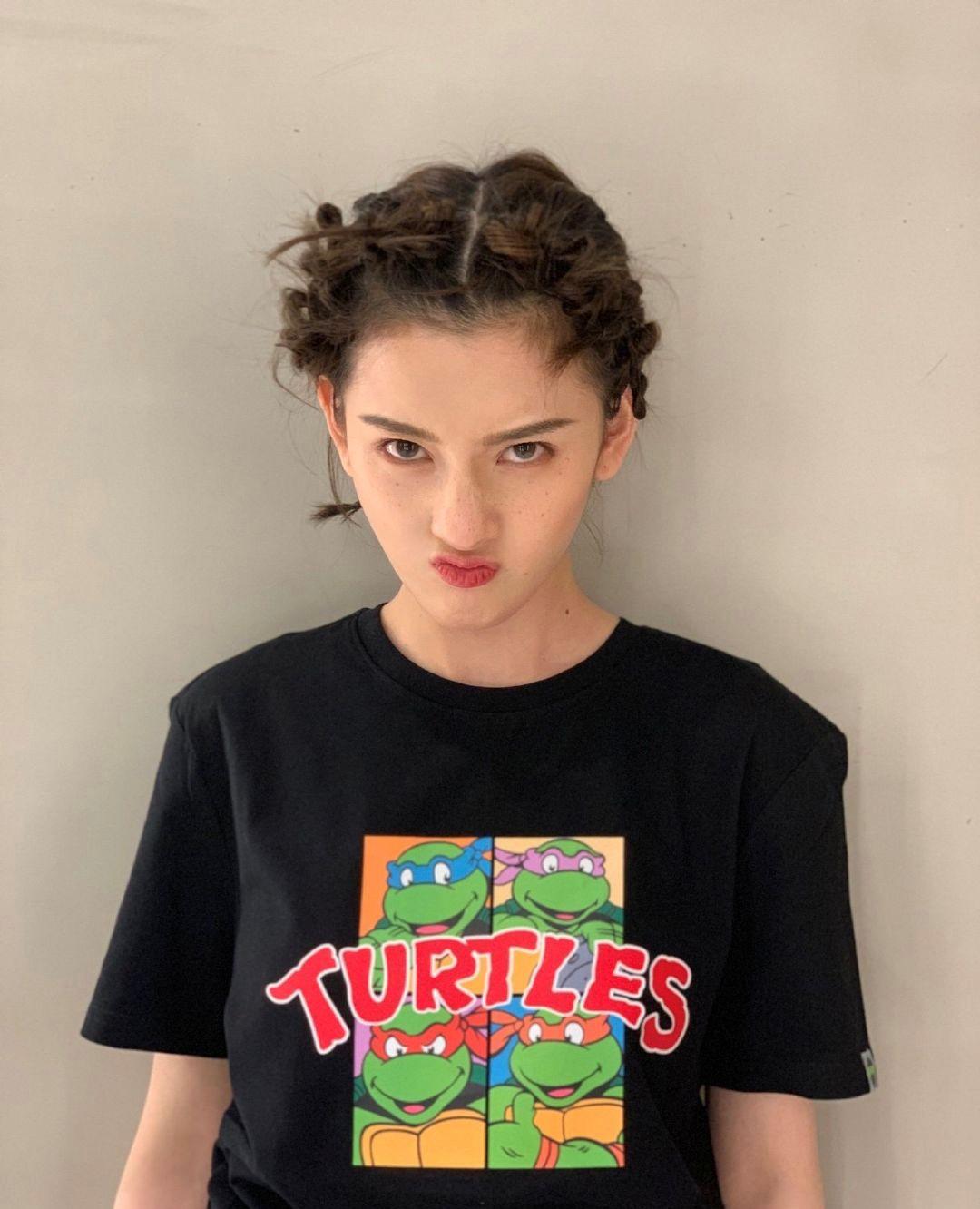 宋祖儿逐风飞翔里面的编发,宋祖儿同款蜈蚣辫编发教程短发