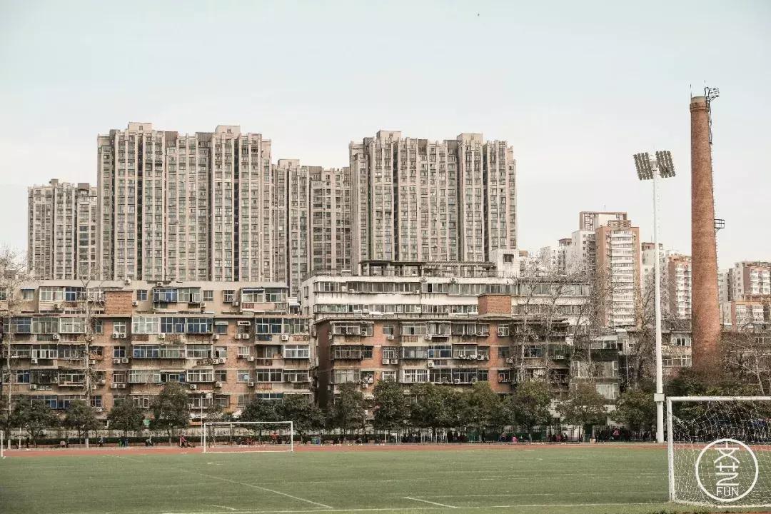 郑州火车头体育场视频,郑州市二七区火车头体育场