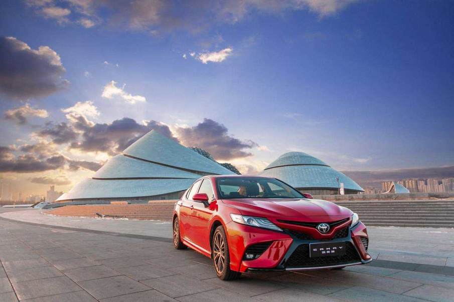 新款亚洲龙和凯美瑞哪个比较好,同级别的亚洲龙和凯美瑞对比